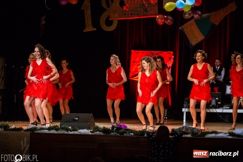 Zdjęcie w galerii na portalu naszraciborz.pl: 18-stka nie boli. Bawmy się do woli. Blisko cztery godziny zabawy na Gwiazdce Serc wiadomości z regionu