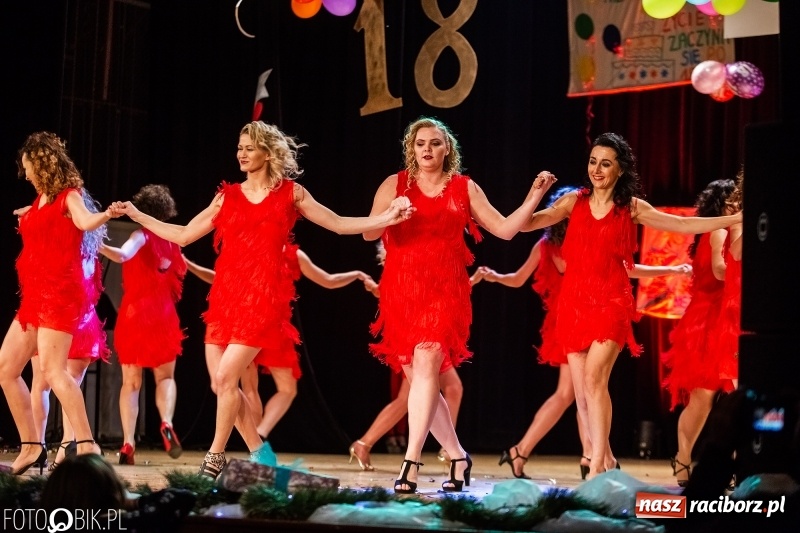 Zdjęcie w galerii na portalu naszraciborz.pl: 18-stka nie boli. Bawmy się do woli. Blisko cztery godziny zabawy na Gwiazdce Serc wiadomości z regionu