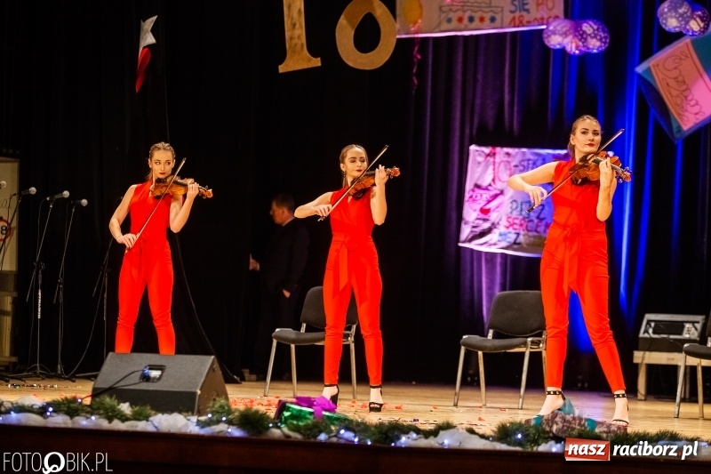 Zdjęcie w galerii na portalu naszraciborz.pl: 18-stka nie boli. Bawmy się do woli. Blisko cztery godziny zabawy na Gwiazdce Serc wiadomości z regionu