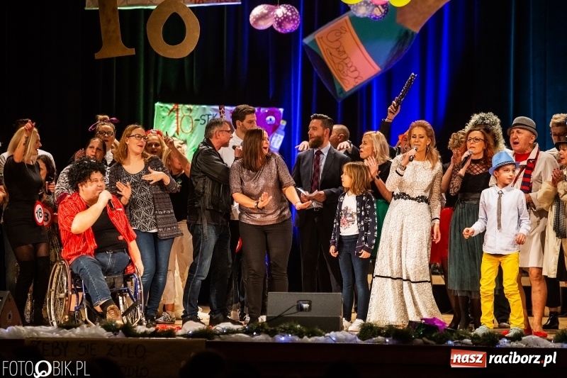 Zdjęcie w galerii na portalu naszraciborz.pl: 18-stka nie boli. Bawmy się do woli. Blisko cztery godziny zabawy na Gwiazdce Serc wiadomości z regionu