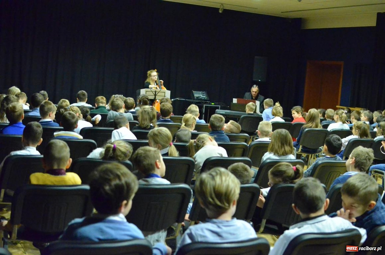 Zdjęcie w galerii na portalu naszraciborz.pl: Taniec elfów zabrzmiał w RCK  wiadomości z regionu