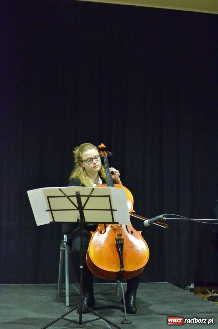 Zdjęcie w galerii na portalu naszraciborz.pl: Taniec elfów zabrzmiał w RCK  wiadomości z regionu