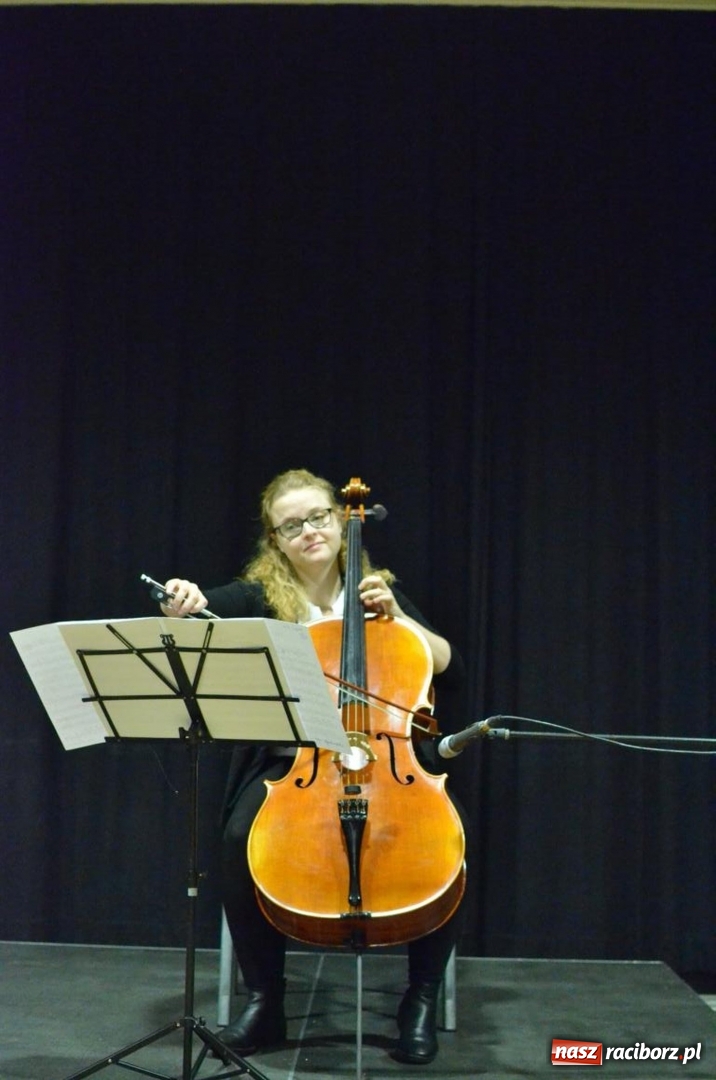 Zdjęcie w galerii na portalu naszraciborz.pl: Taniec elfów zabrzmiał w RCK  wiadomości z regionu