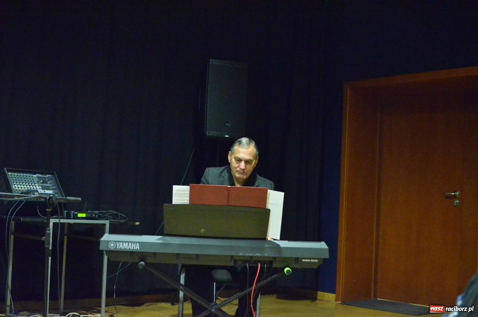 Zdjęcie w galerii na portalu naszraciborz.pl: Taniec elfów zabrzmiał w RCK  wiadomości z regionu