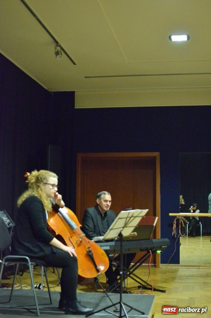 Zdjęcie w galerii na portalu naszraciborz.pl: Taniec elfów zabrzmiał w RCK  wiadomości z regionu