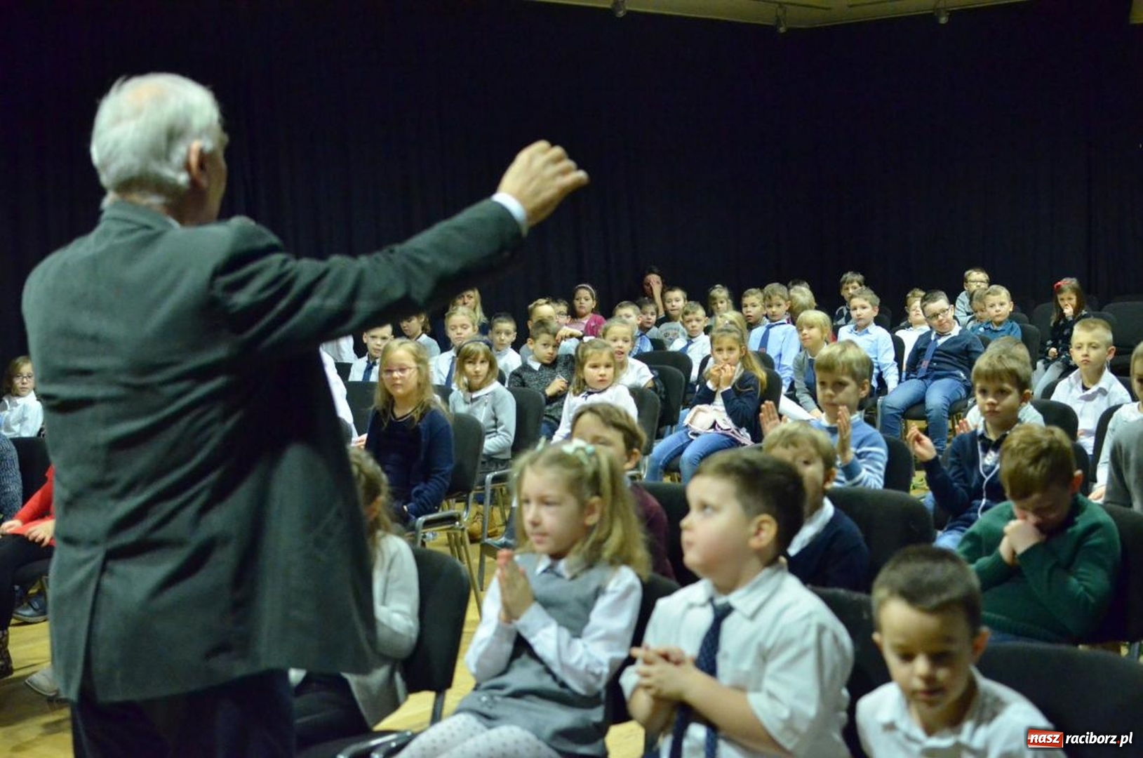Zdjęcie w galerii na portalu naszraciborz.pl: Taniec elfów zabrzmiał w RCK  wiadomości z regionu