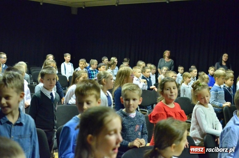 Zdjęcie w galerii na portalu naszraciborz.pl: Taniec elfów zabrzmiał w RCK  wiadomości z regionu