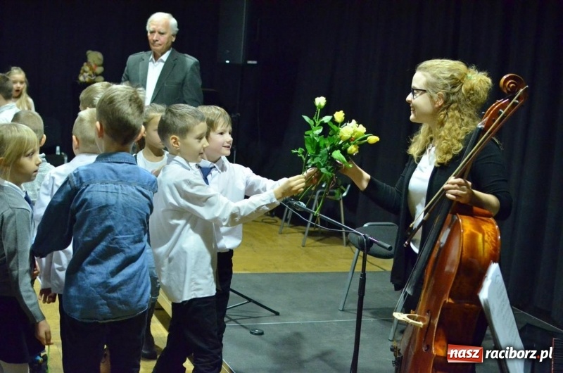 Zdjęcie w galerii na portalu naszraciborz.pl: Taniec elfów zabrzmiał w RCK  wiadomości z regionu