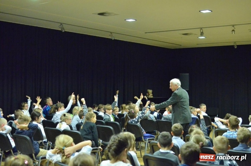 Zdjęcie w galerii na portalu naszraciborz.pl: Taniec elfów zabrzmiał w RCK  wiadomości z regionu