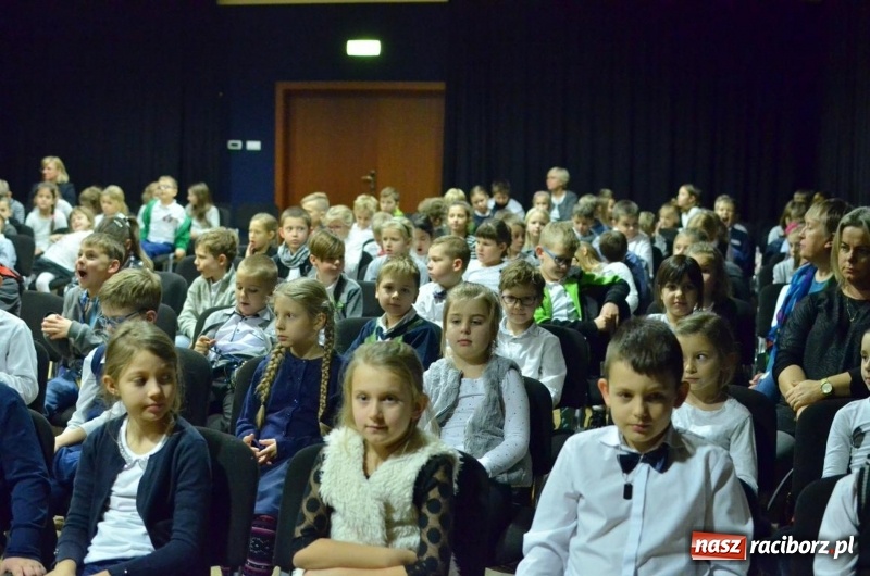 Zdjęcie w galerii na portalu naszraciborz.pl: Taniec elfów zabrzmiał w RCK  wiadomości z regionu