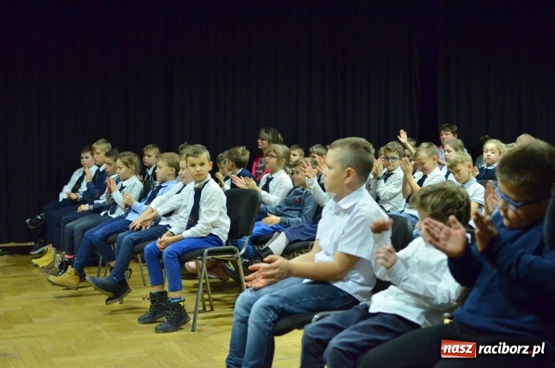 Zdjęcie w galerii na portalu naszraciborz.pl: Taniec elfów zabrzmiał w RCK  wiadomości z regionu