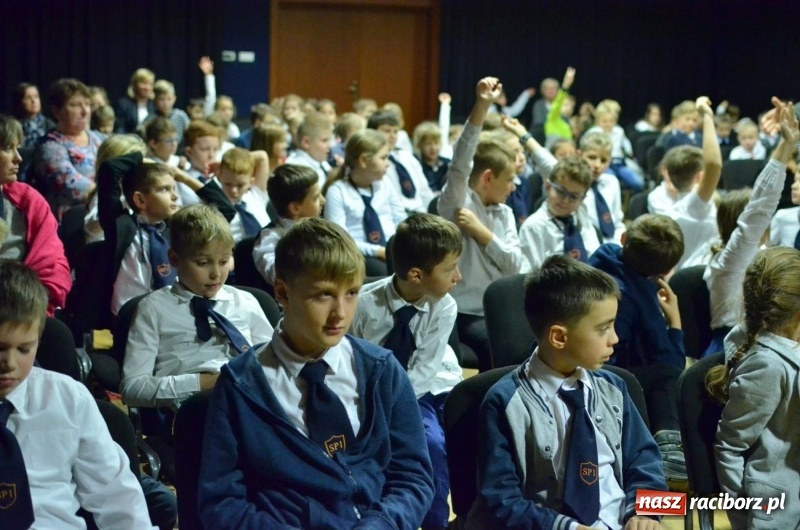 Zdjęcie w galerii na portalu naszraciborz.pl: Taniec elfów zabrzmiał w RCK  wiadomości z regionu