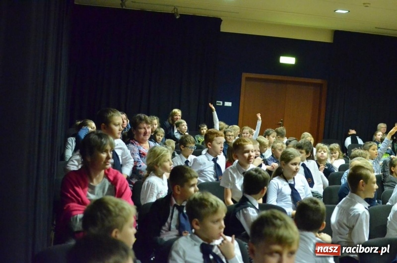 Zdjęcie w galerii na portalu naszraciborz.pl: Taniec elfów zabrzmiał w RCK  wiadomości z regionu