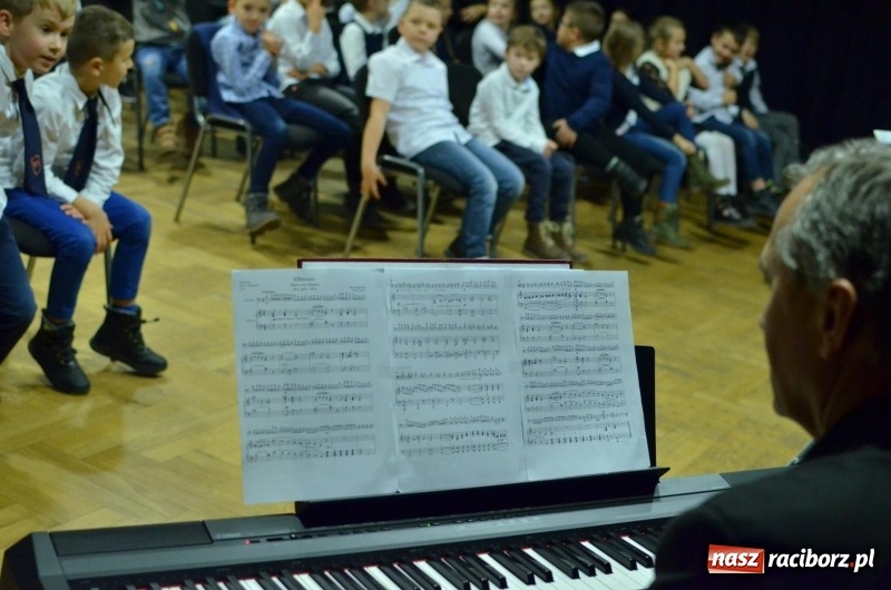 Zdjęcie w galerii na portalu naszraciborz.pl: Taniec elfów zabrzmiał w RCK  wiadomości z regionu