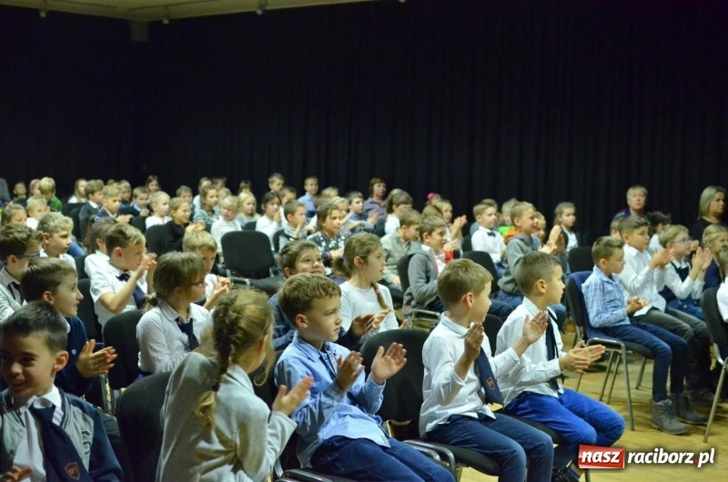 Zdjęcie w galerii na portalu naszraciborz.pl: Taniec elfów zabrzmiał w RCK  wiadomości z regionu