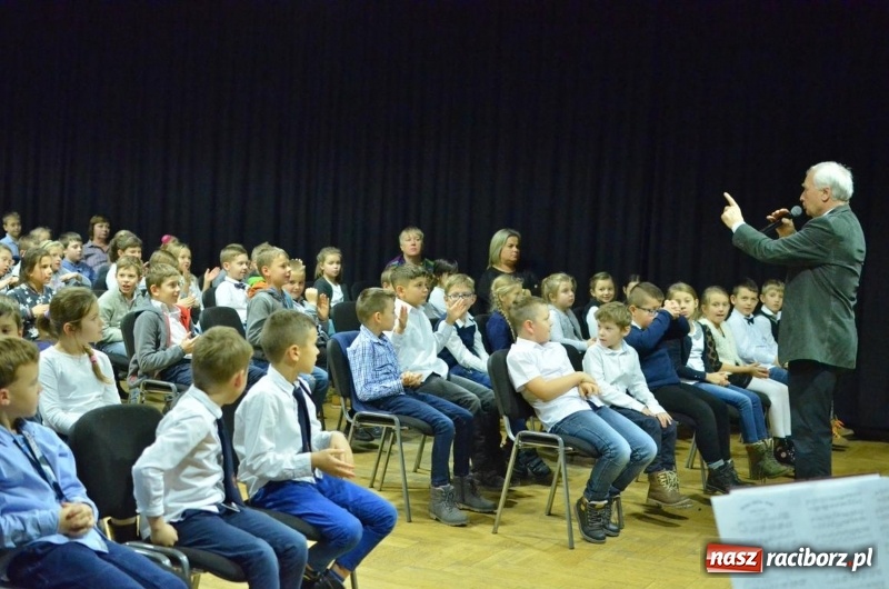 Zdjęcie w galerii na portalu naszraciborz.pl: Taniec elfów zabrzmiał w RCK  wiadomości z regionu
