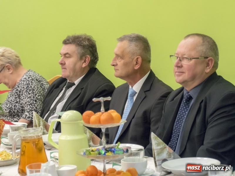 Zdjęcie w galerii na portalu naszraciborz.pl: Seniorzy na wigilijnym opłatku w Kobyli FOTO i WIDEO wiadomości z regionu