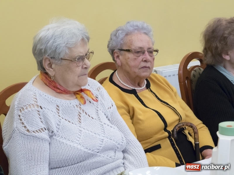 Zdjęcie w galerii na portalu naszraciborz.pl: Seniorzy na wigilijnym opłatku w Kobyli FOTO i WIDEO wiadomości z regionu