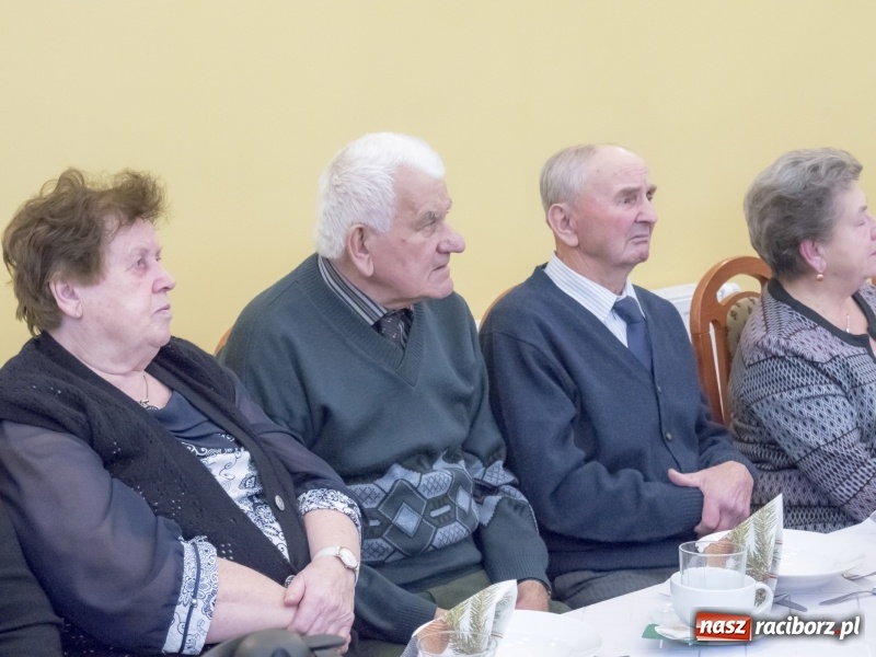 Zdjęcie w galerii na portalu naszraciborz.pl: Seniorzy na wigilijnym opłatku w Kobyli FOTO i WIDEO wiadomości z regionu