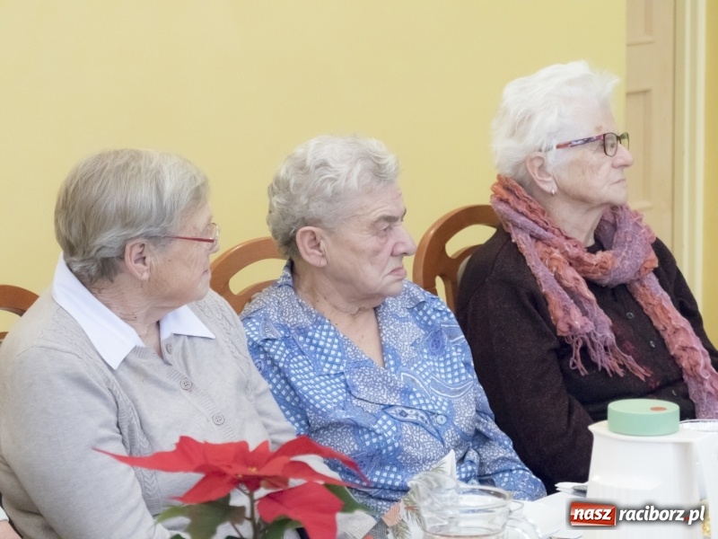 Zdjęcie w galerii na portalu naszraciborz.pl: Seniorzy na wigilijnym opłatku w Kobyli FOTO i WIDEO wiadomości z regionu