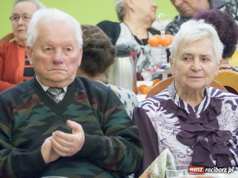 Zdjęcie w galerii na portalu naszraciborz.pl: Seniorzy na wigilijnym opłatku w Kobyli FOTO i WIDEO wiadomości z regionu