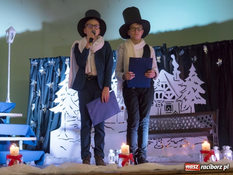 Zdjęcie w galerii na portalu naszraciborz.pl: Seniorzy na wigilijnym opłatku w Kobyli FOTO i WIDEO wiadomości z regionu