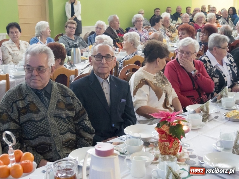 Zdjęcie w galerii na portalu naszraciborz.pl: Seniorzy na wigilijnym opłatku w Kobyli FOTO i WIDEO wiadomości z regionu