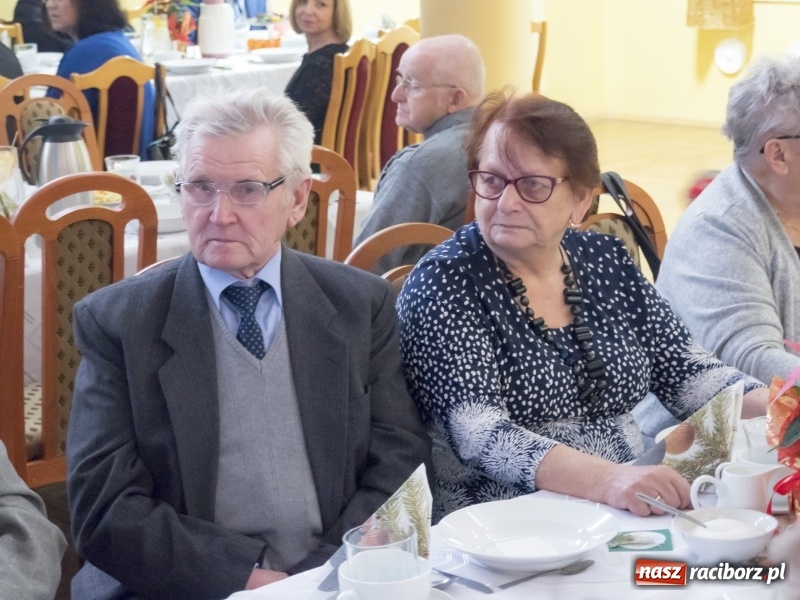 Zdjęcie w galerii na portalu naszraciborz.pl: Seniorzy na wigilijnym opłatku w Kobyli FOTO i WIDEO wiadomości z regionu
