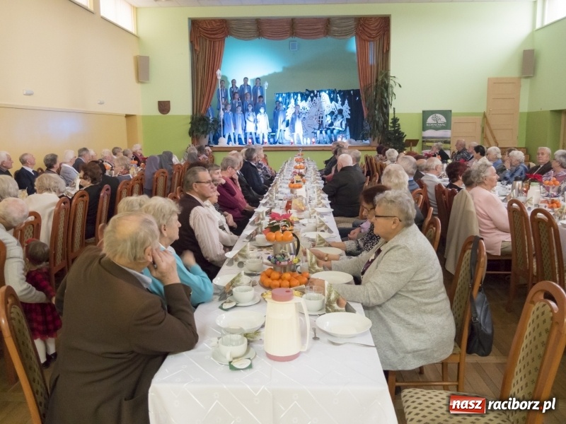 Zdjęcie w galerii na portalu naszraciborz.pl: Seniorzy na wigilijnym opłatku w Kobyli FOTO i WIDEO wiadomości z regionu