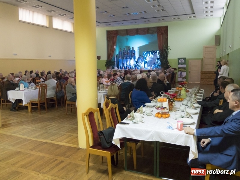 Zdjęcie w galerii na portalu naszraciborz.pl: Seniorzy na wigilijnym opłatku w Kobyli FOTO i WIDEO wiadomości z regionu