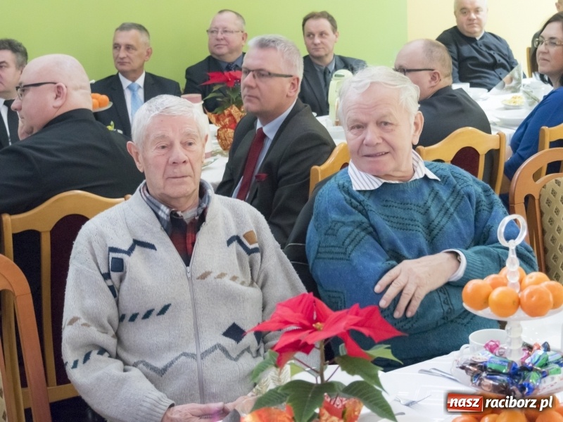 Zdjęcie w galerii na portalu naszraciborz.pl: Seniorzy na wigilijnym opłatku w Kobyli FOTO i WIDEO wiadomości z regionu