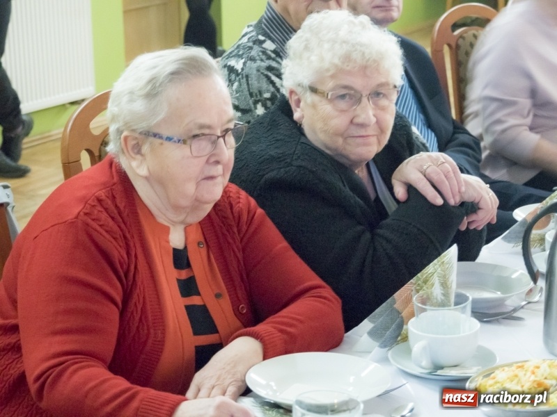Zdjęcie w galerii na portalu naszraciborz.pl: Seniorzy na wigilijnym opłatku w Kobyli FOTO i WIDEO wiadomości z regionu