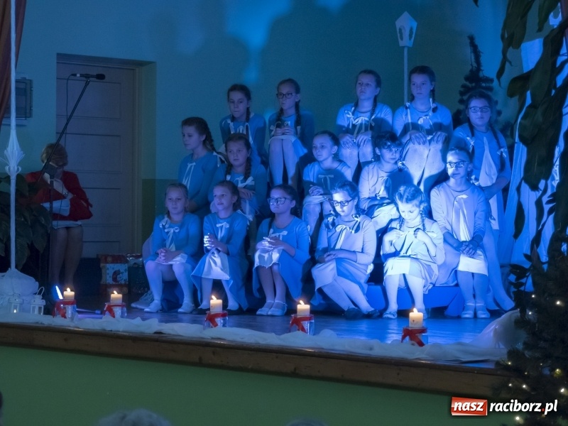 Zdjęcie w galerii na portalu naszraciborz.pl: Seniorzy na wigilijnym opłatku w Kobyli FOTO i WIDEO wiadomości z regionu