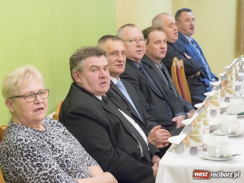 Zdjęcie w galerii na portalu naszraciborz.pl: Seniorzy na wigilijnym opłatku w Kobyli FOTO i WIDEO wiadomości z regionu