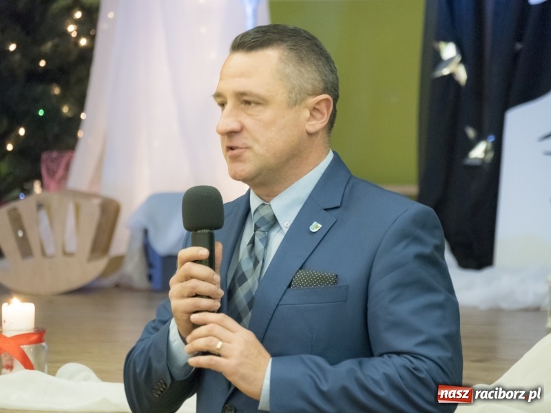 Zdjęcie w galerii na portalu naszraciborz.pl: Seniorzy na wigilijnym opłatku w Kobyli FOTO i WIDEO wiadomości z regionu