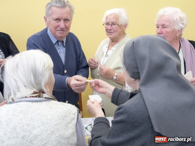 Zdjęcie w galerii na portalu naszraciborz.pl: Seniorzy na wigilijnym opłatku w Kobyli FOTO i WIDEO wiadomości z regionu