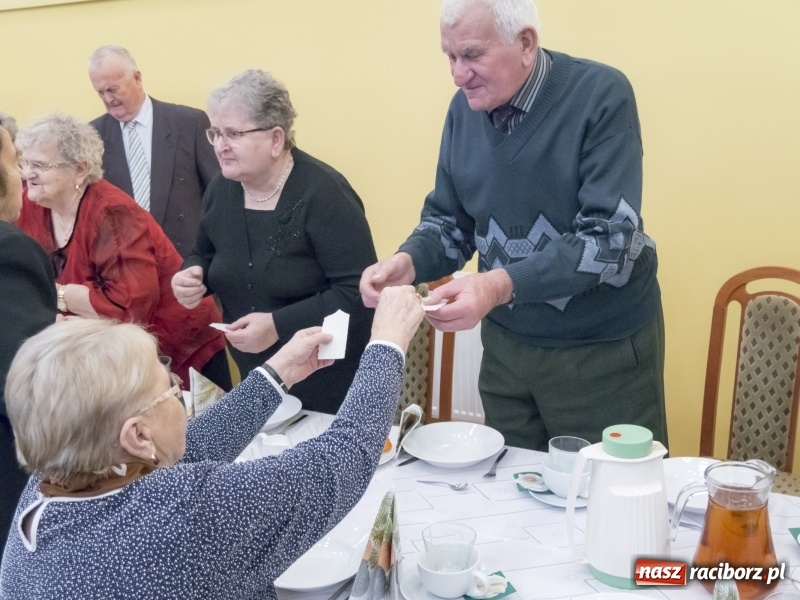Zdjęcie w galerii na portalu naszraciborz.pl: Seniorzy na wigilijnym opłatku w Kobyli FOTO i WIDEO wiadomości z regionu