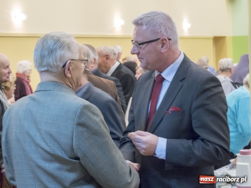 Zdjęcie w galerii na portalu naszraciborz.pl: Seniorzy na wigilijnym opłatku w Kobyli FOTO i WIDEO wiadomości z regionu