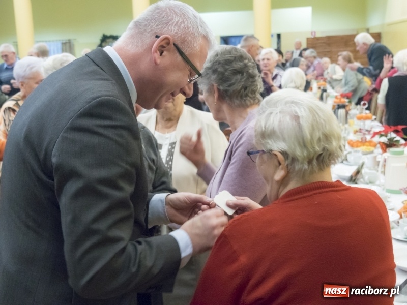 Zdjęcie w galerii na portalu naszraciborz.pl: Seniorzy na wigilijnym opłatku w Kobyli FOTO i WIDEO wiadomości z regionu