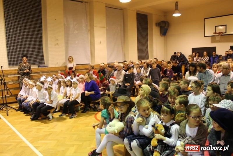 Zdjęcie w galerii na portalu naszraciborz.pl: Kiermasz i jasełka na Płoni  wiadomości z regionu