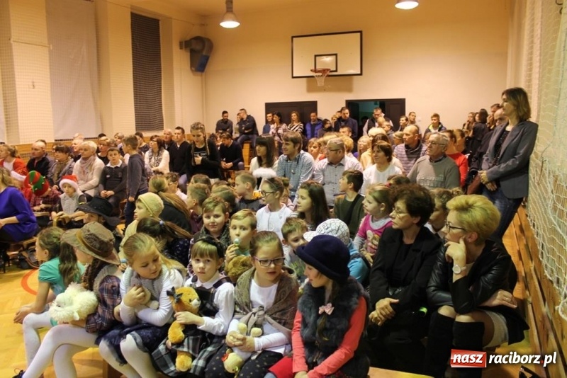 Zdjęcie w galerii na portalu naszraciborz.pl: Kiermasz i jasełka na Płoni  wiadomości z regionu