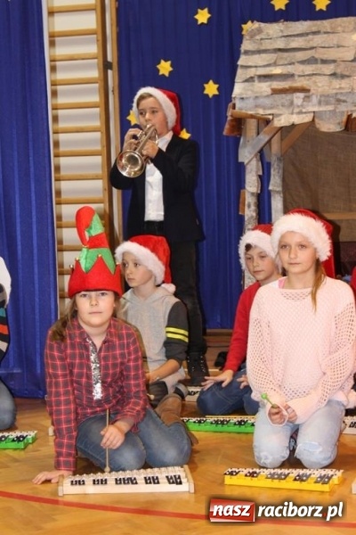 Zdjęcie w galerii na portalu naszraciborz.pl: Kiermasz i jasełka na Płoni  wiadomości z regionu