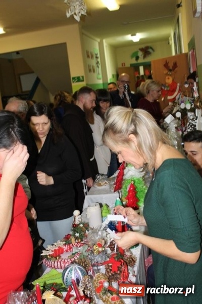 Zdjęcie w galerii na portalu naszraciborz.pl: Kiermasz i jasełka na Płoni  wiadomości z regionu