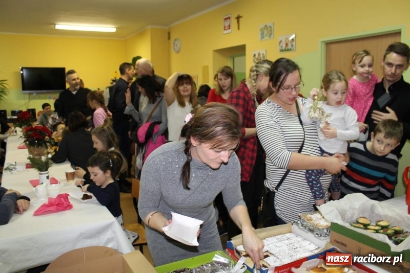 Zdjęcie w galerii na portalu naszraciborz.pl: Kiermasz i jasełka na Płoni  wiadomości z regionu