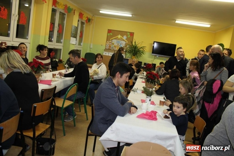 Zdjęcie w galerii na portalu naszraciborz.pl: Kiermasz i jasełka na Płoni  wiadomości z regionu