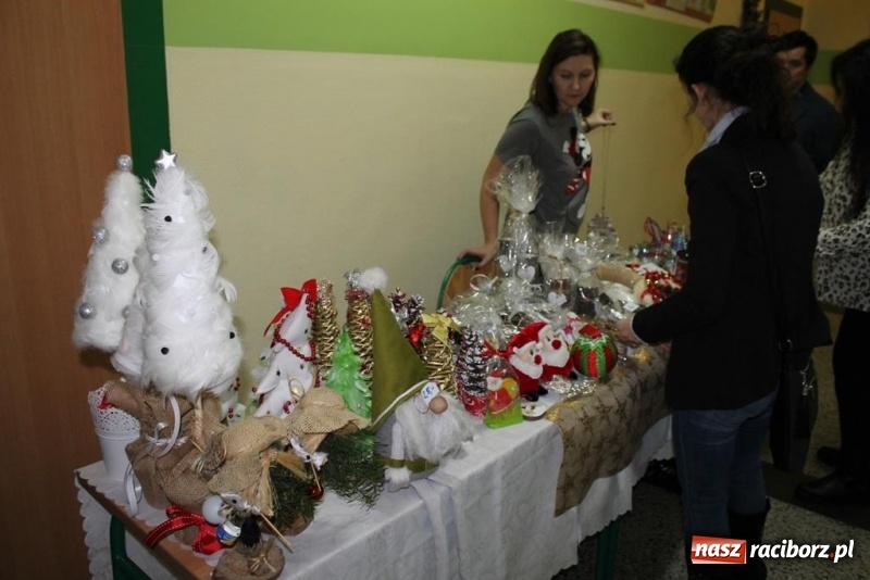 Zdjęcie w galerii na portalu naszraciborz.pl: Kiermasz i jasełka na Płoni  wiadomości z regionu