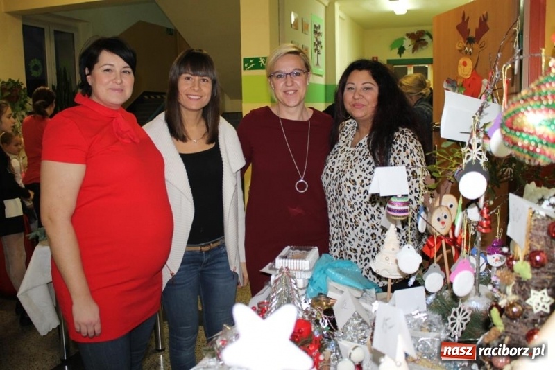 Zdjęcie w galerii na portalu naszraciborz.pl: Kiermasz i jasełka na Płoni  wiadomości z regionu