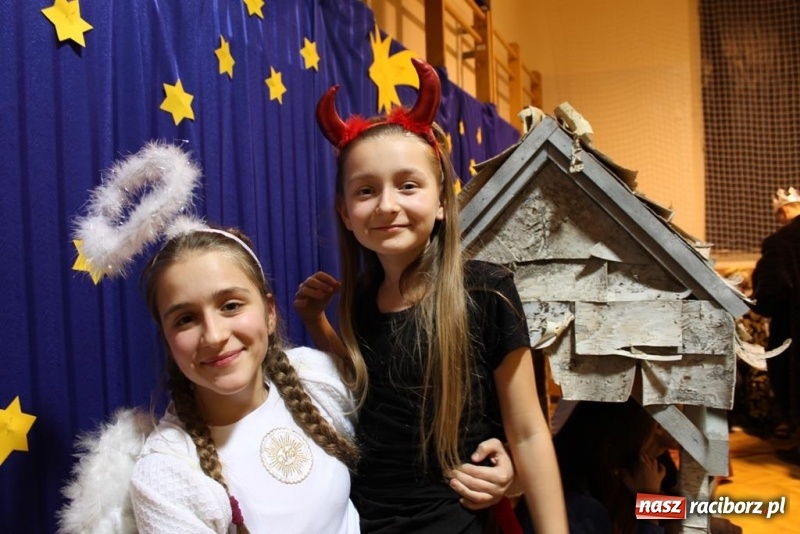 Zdjęcie w galerii na portalu naszraciborz.pl: Kiermasz i jasełka na Płoni  wiadomości z regionu