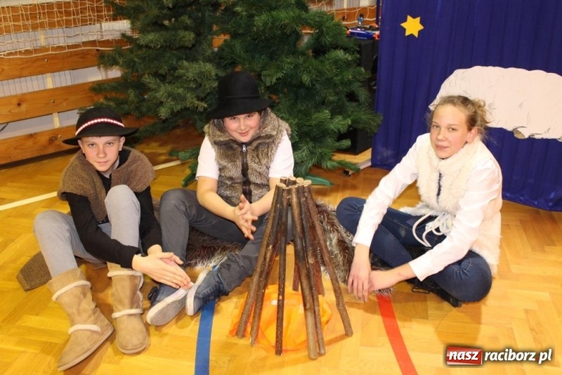 Zdjęcie w galerii na portalu naszraciborz.pl: Kiermasz i jasełka na Płoni  wiadomości z regionu