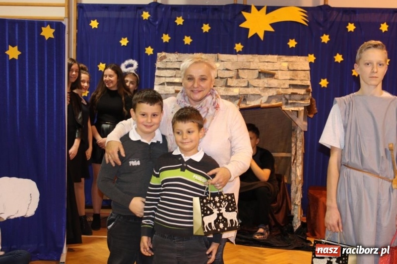 Zdjęcie w galerii na portalu naszraciborz.pl: Kiermasz i jasełka na Płoni  wiadomości z regionu